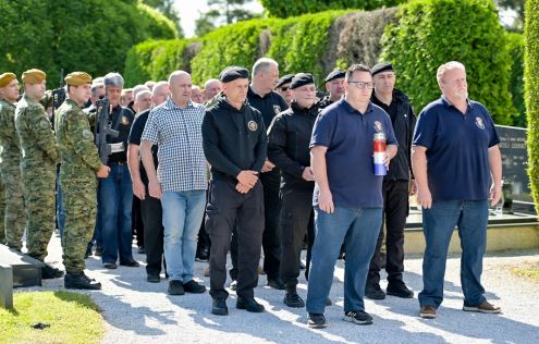 Polaganje vijenaca Dan drzavnosti varazdinsko groblje 11 20250529.jpg