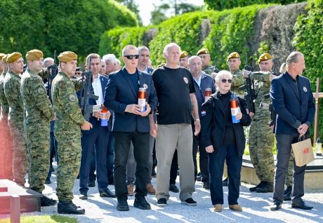 Polaganje vijenaca Dan drzavnosti varazdinsko groblje 7 20250529.jpg
