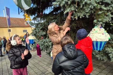 otb ukraseno drvce 15 20251212.jpg