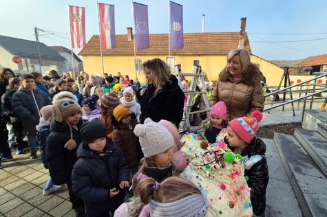 otb ukraseno drvce 18 20251212.jpg