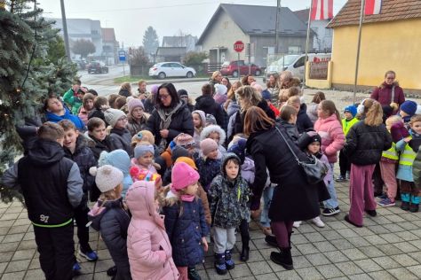 otb ukraseno drvce 2 20251212.jpg