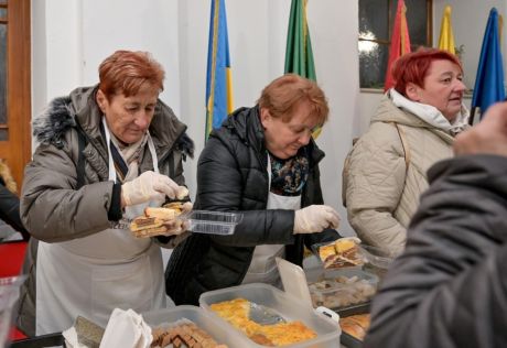 advent_u_atriju_kolaci_sarma_zaklada_vita_2025 10 20251221.jpg
