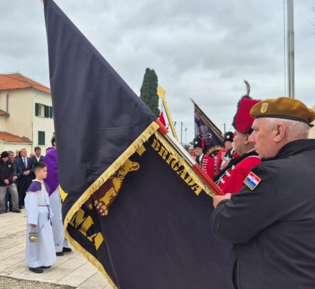 batch_pume-spomenik 2.jpg