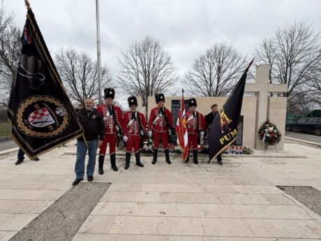 batch_pume-spomenik 5.jpg