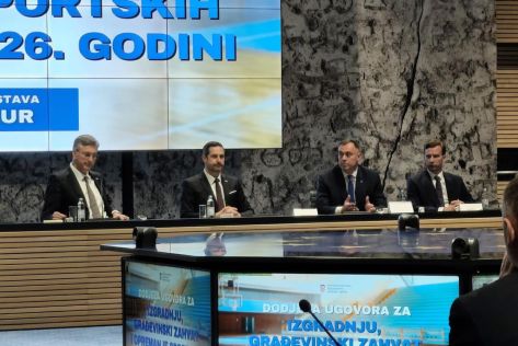 Potpisivanje ugovora 4.jpg