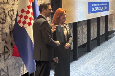 Potpisivanje ugovora 7.jpg