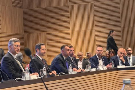 Potpisivanje ugovora 8.jpg