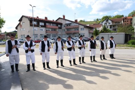bednja-palenje svijeca 16.jpeg