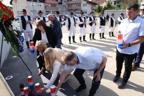 bednja-palenje svijeca 6.jpeg