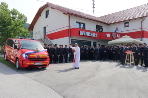 batch_75_godina_dvd_visnjica_04.jpg