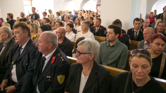 batch_130926-sv-misa-milovec-44 Large.jpg