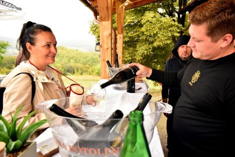 batch_Wine  Walk Cestica25.jpg